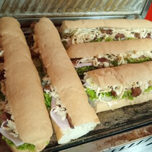 Aplastado pollo y tocineta