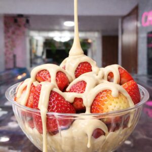 Fresas con chocolate blanco + 1 Topping