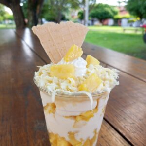 Piña con crema