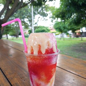 Raspado de hielo con limón y lechera.