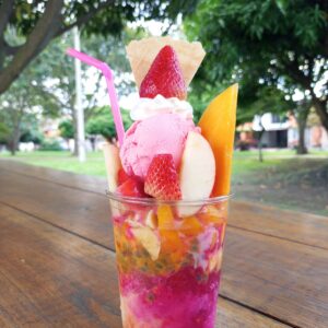 Cholado especial con frutas y helado